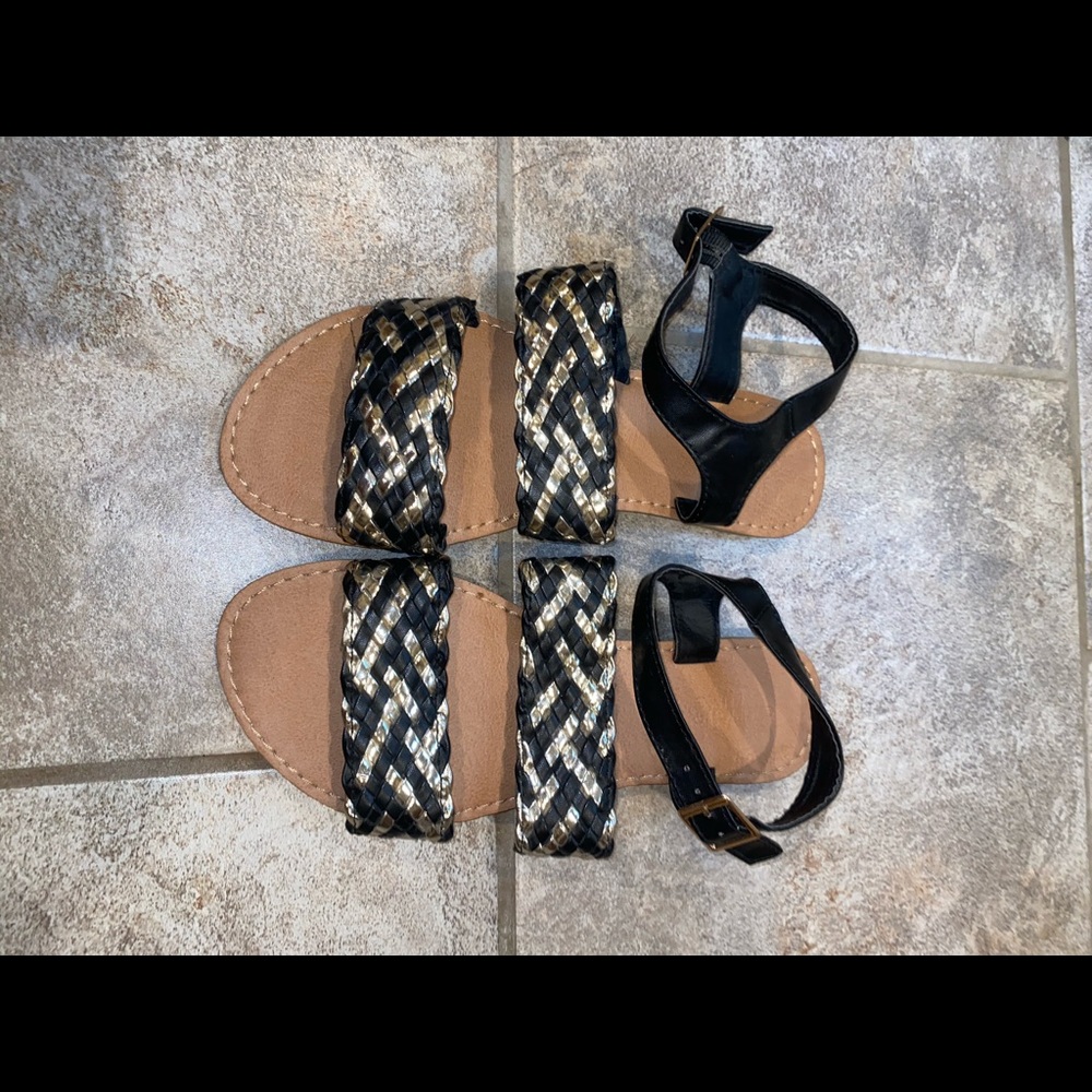 Brand NWOT Charlotte Russe Sandals Gold & Black - Picture 1 of 1